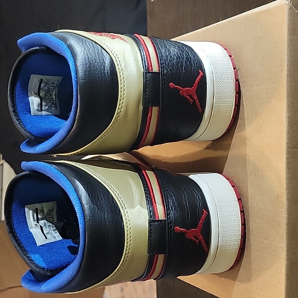 Jordan 1 Mid Rare "Black Gold Red" (2013) Mens 10 Womens 11.5 EUC - Picture 5 of 10